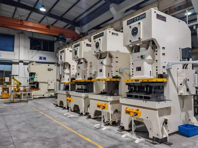 HONGYI manufacturing workshop producing custom metal and plastic parts